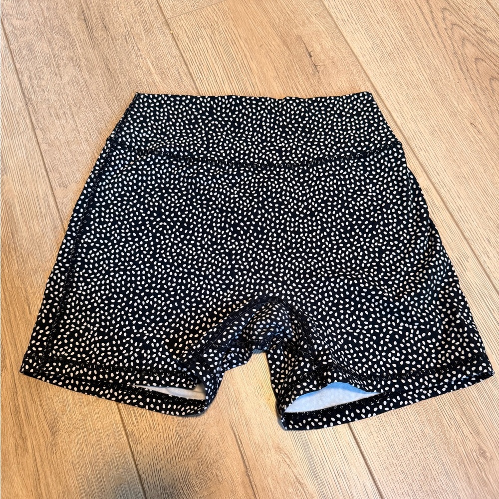 Legacy Short 4" black bossy print